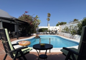 4 Bedrooms Bedrooms, 0 ,2 BathroomsBathrooms,Villa,For Sale,0,1002